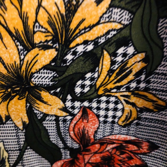 Poof! Belted Sleevless Jumpsuit. Large - Picture 6 of 8